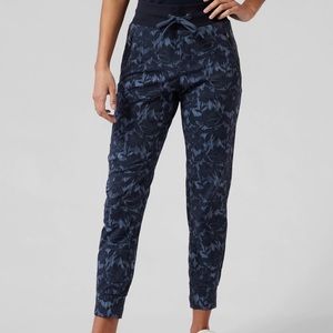 Athleta Trekkie North Jogger NWT Ethereal Bloom Cottage Blue
